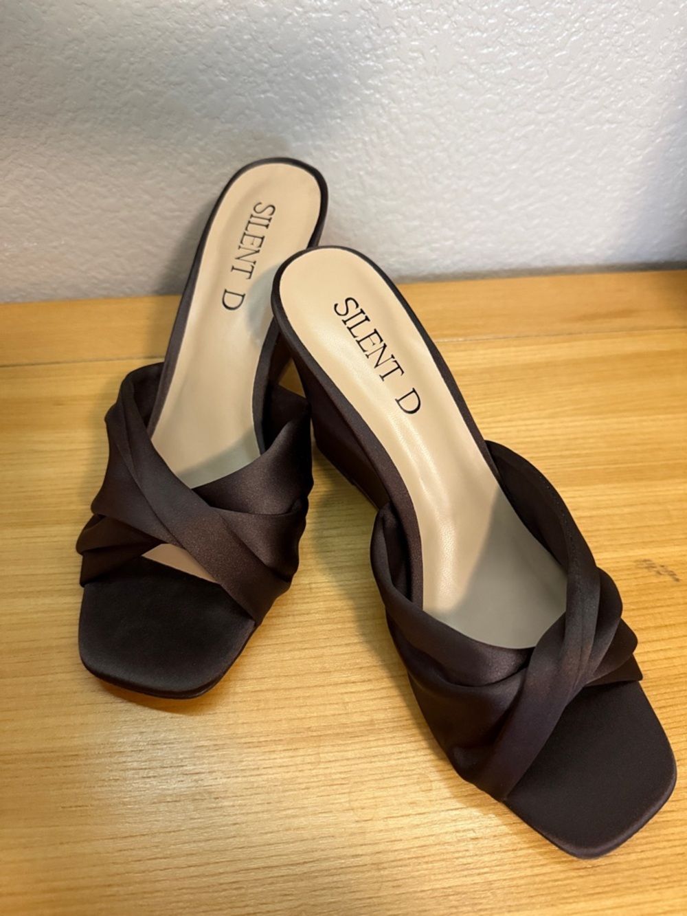 Silent D Women's Dark Brown Twisted Strap Mule Heels